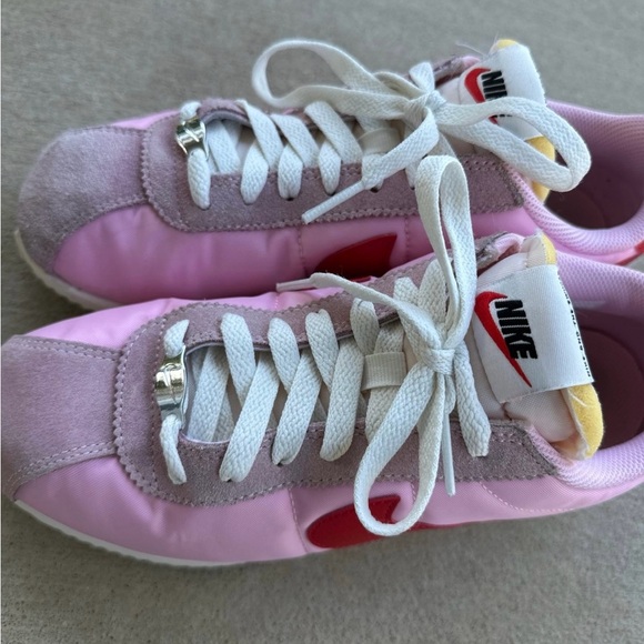 Nike Cortez Women's Pink and Red Valentine Sneakers 8.5 - Picture 5 of 11